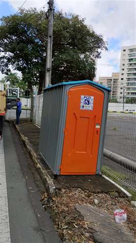 Banheiro químico PCD para pessoas com deficiência