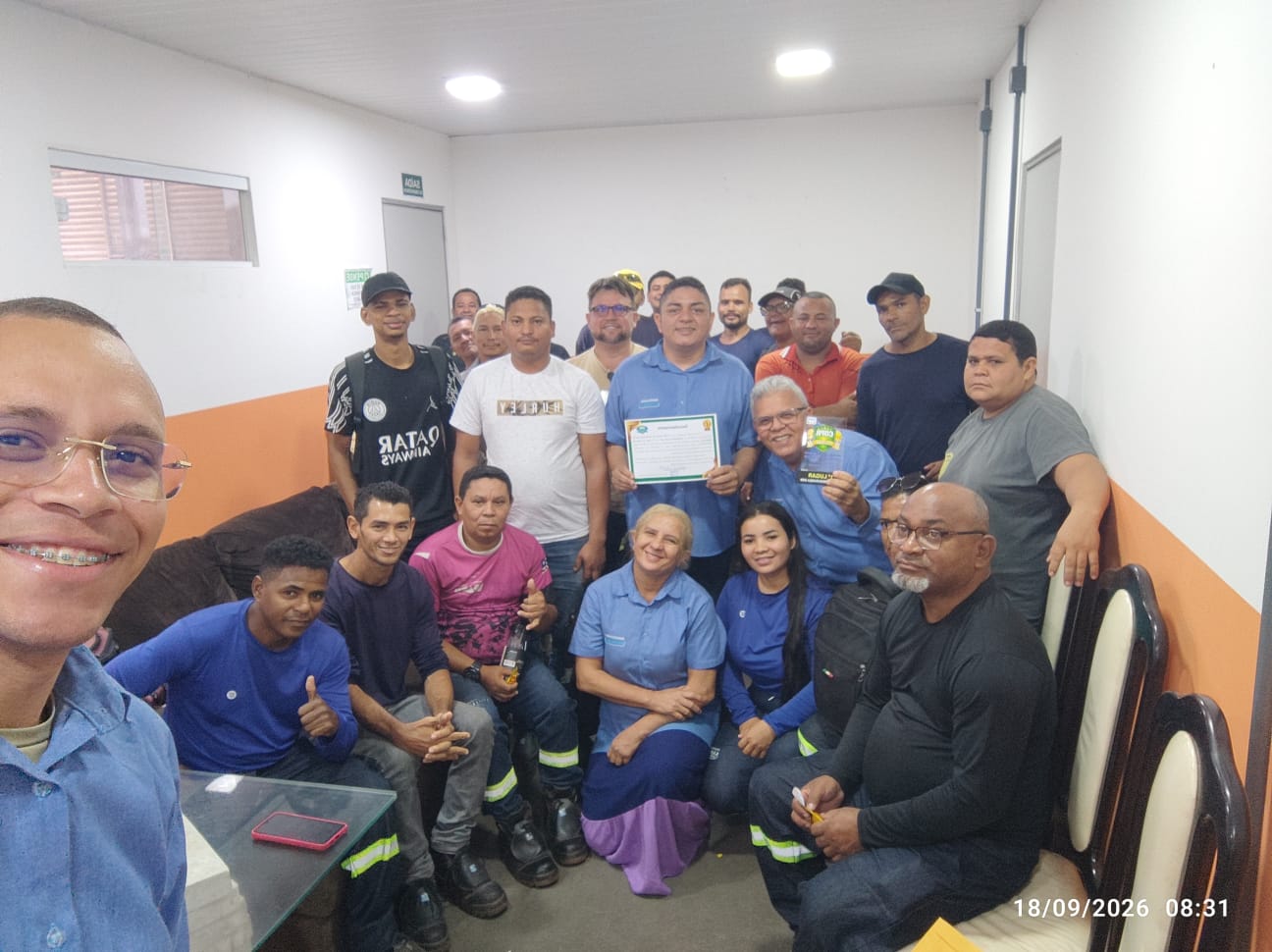 Equipe reunida em DDS mensal, o Diálogo Diário de Segurança